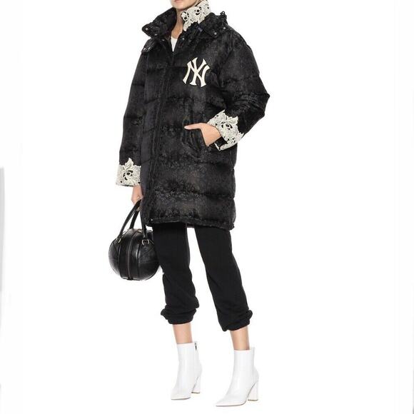 GUCCI NWT Women's NY Yankees Jacquard Lace Trim Long Puffer Coat Black Size L - Picture 3 of 16